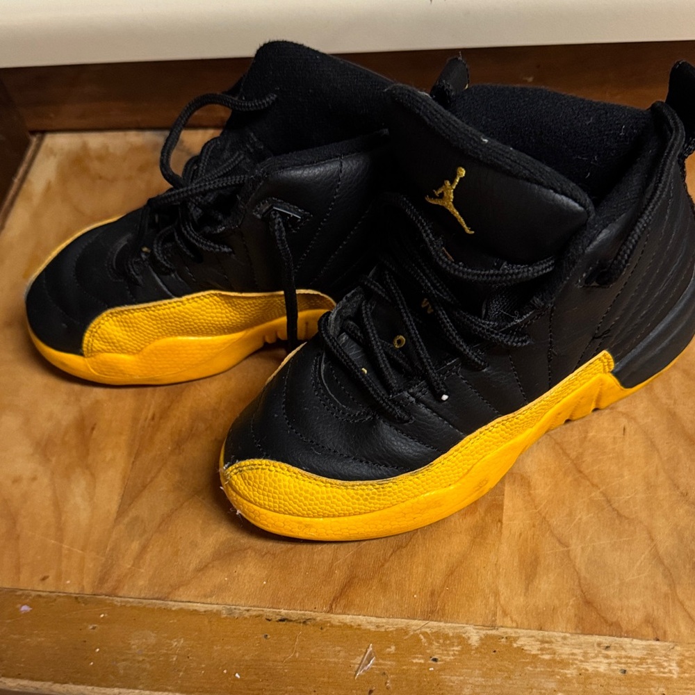 Jordan retro 12 size 12c
